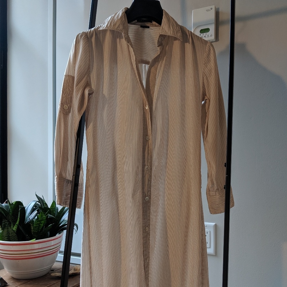 Theory shirt dress Stretch cotton.
Missing a belt.
